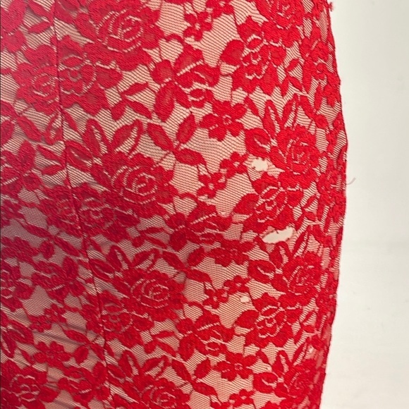 Elegant Red Lace Dress with Defects - size 2 - Picture 3 of 3